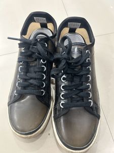 Black ADIDAS shoes Endorsed by Stan Smith
