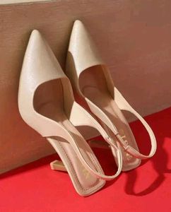 GNIST Golden Pointed Toe Heels with Strap