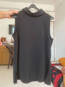 Chic Black Sleeveless Top