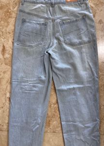 Light Wash Ripped Cropped Jeans