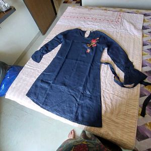 Elegant Navy Kurta with Floral Embroidery