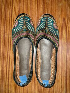 Pakistani dhaaga Embroidered Juttis