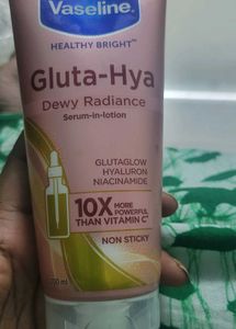 Gluta Hya Dewy Radiance Serum Lotion