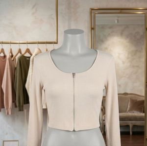 cool Ribbed Zip-Up Crop Top