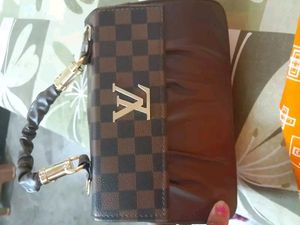 Lv Stylish New Sling Bag In Coffee Brown Color ☕️