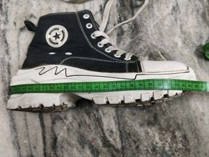 Light Weight Sneakers