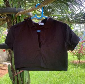 Chic Black Cropped Polo T-Shirt