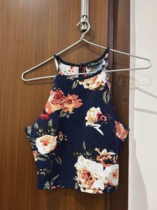 🌸 Trendy Crop Top Combo – 2 Pieces 🌸