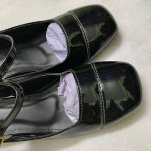 Stylish Black Patent Slingback Heels