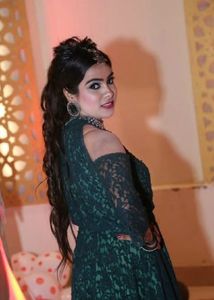 Elegant Emerald Green Lace Gown