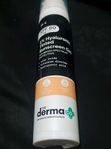 The Derma Co 1% Hyaluronic Tinted Sunscreen