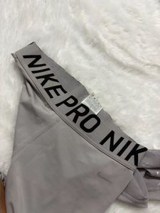 Nike L size  Athletic Leggings