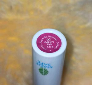 mamaearth Vibrant Pink Lipstick