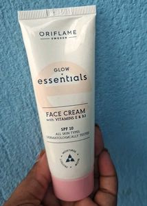 Oriflame Glow Essentials Face Cream SPF 10