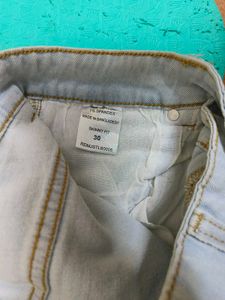 Light Wash Distressed Cropped Jeans