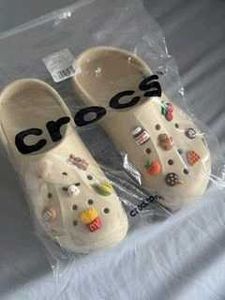 🎀Crocs with food charms & socks