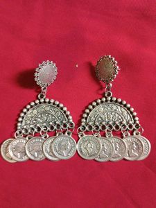 Fashionable Dangle Earrings Set