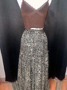 Chic Tiered Maxi Skirt with Leopard Print