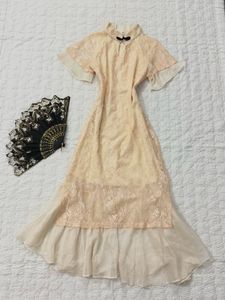 Elegant Lace Mandarin Collar Gown