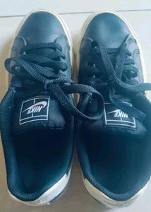 Nike Dark Blue Sneakers
