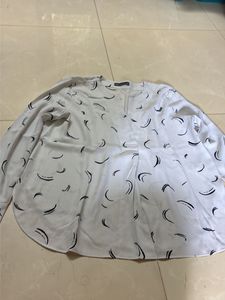Chic White &amp; Black Abstract Print Top