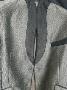 brand new 👌🌹Striking Metallic Tuxedo Jacket