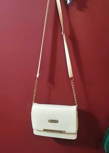 Chic Cream Crossbody Bag with Gold Chain