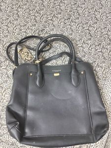 Stylish Black Tote Handbag accesorize