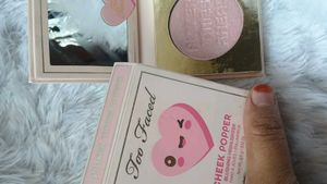 too faced highliter with tag