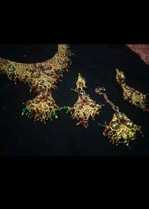 Exquisite Kundan &amp; Emerald Necklace Set