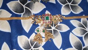 Stunning Gold Plated Necklace & Earrings Set