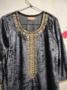 🥳Elegant Velvet Embellished Kurta