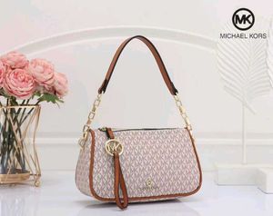 MICHAEL KORS JET SET CHARM SHOULDER BAG*