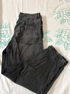 H&amp;M Divided Stylish High-Waisted Black Jean