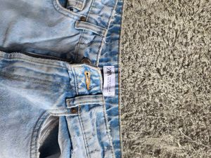 Light Wash Ripped Jeans