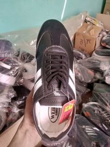 NEW NO USED CASUAL SNEAKERS SHOES FOR MEN.