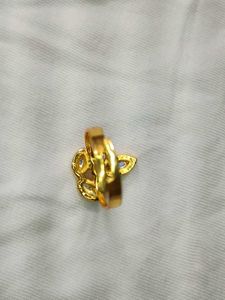 stone Leaf Design Gold Ring
