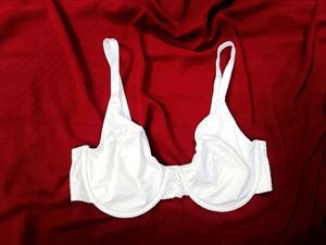 🇳🇿💫🎀White Satin Lace Trim Bra