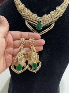 Brand new Stunning Emerald and Diamond Necklace Se