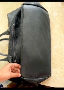 Caprese original leather black tote in perfect con
