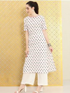 Women White Floral Printed Pure Cotton Kurta And Palazzo