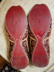 brand new Burgundy Floral Juttis - Size 7