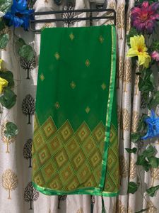 Elegant Green Saree with Geometric Pattern