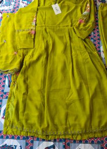 women geogratte embroidery kurti pant dupatta set
