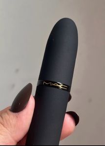 Mac powder kiss shade 930 Breakthrough