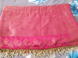 Elegant Pink Silk Saree with Intricate Weave