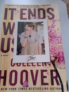 COLLEN HOOVER'S BOOK: IT ENDS WITH US