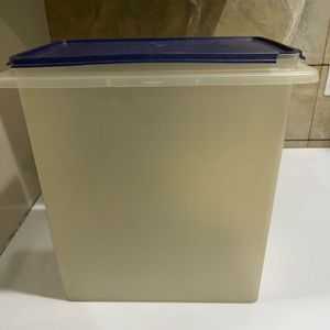 10 Kg Tupperware Container