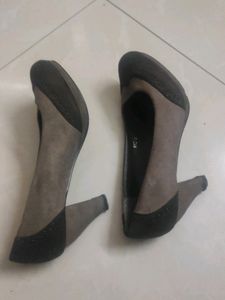 Dual Toned Suede Pumps Heels