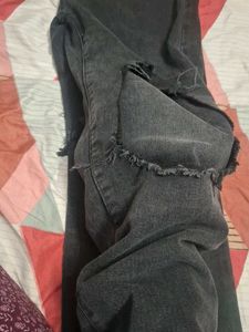 charcol reipped jeans